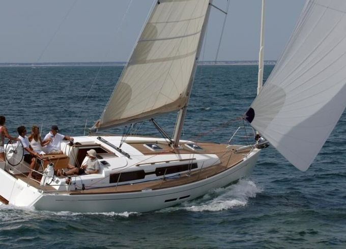Sailboat DUFOUR 375 GL Camargue 10.9m