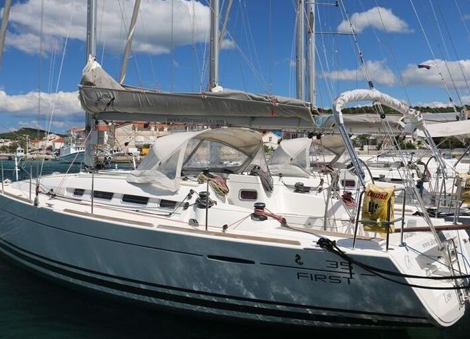 Sailboat BENETEAU FIRST 35 10.85m