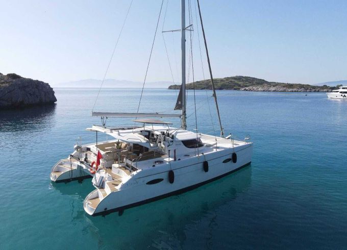 Catamaran Luxury Catamaran Crewed 12.5m