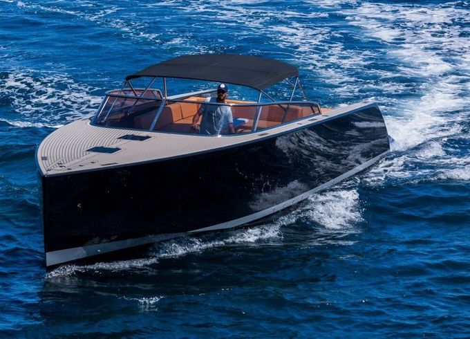 Motorboat VanDutch 40 2hp