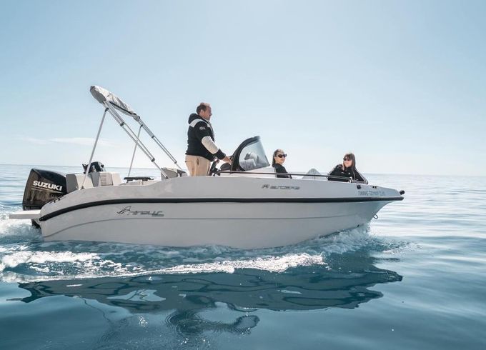 Motorboat Nireus Ω53 115hp