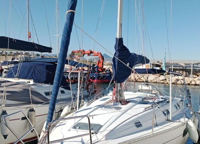 Sailboat Beneteau Oceanis 351 10.4m