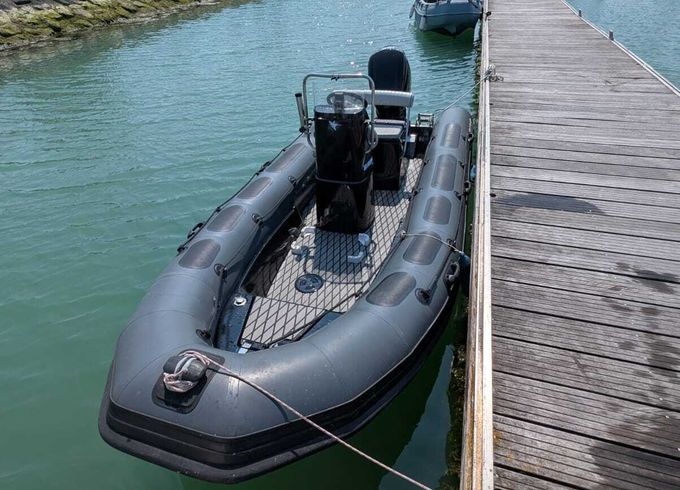 Motorboat Valiant V 520 T 100hp