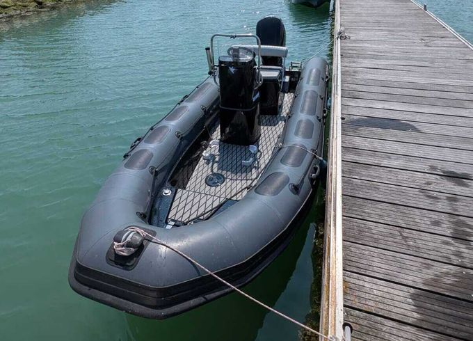Motorboat Valiant V 520 T 100hp