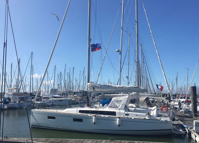 Sailboat Beneteau Oceanis 38.1 11.13m