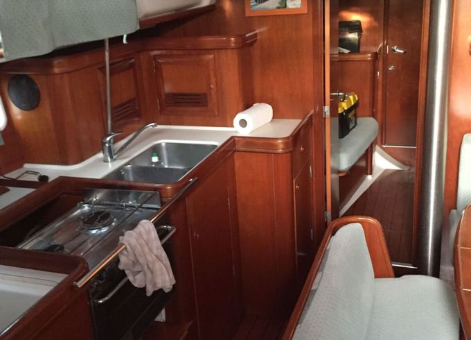 Sailboat BENETEAU 411 12.7m