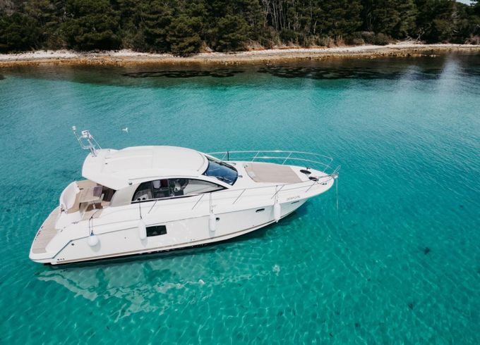 Motorboat Jeanneau Prestige 390 S 320hp