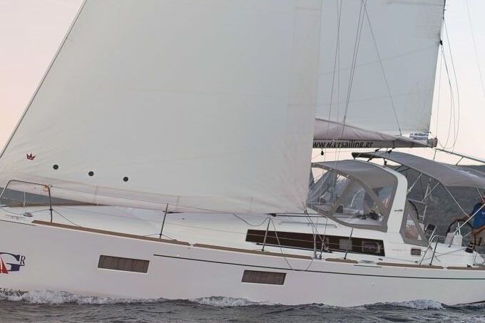 Sailboat BENETEAU OCEANIS 38.1 11.5m