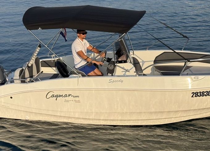 Motorboat Cayman Yacht 585 130hp