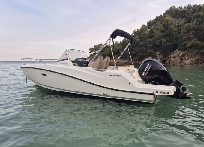 Motorboat QUICKSILVER 675 sundeck 150hp