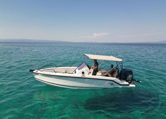 Motorboat Compass 7s 250hp