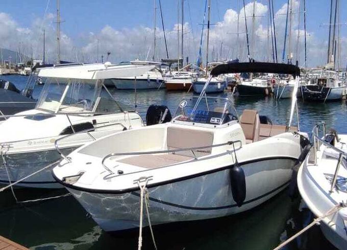 Motorboat Quicksilver Activ 555 Open 40hp