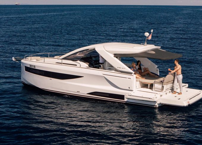 Motorboat Jeanneau DB/37 640hp