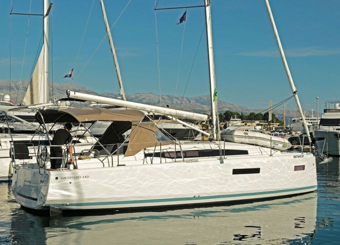 Sailboat Sun Odyssey 380 11m