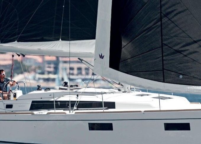 Sailboat BENETEAU OCEANIS 38.1 11.5m
