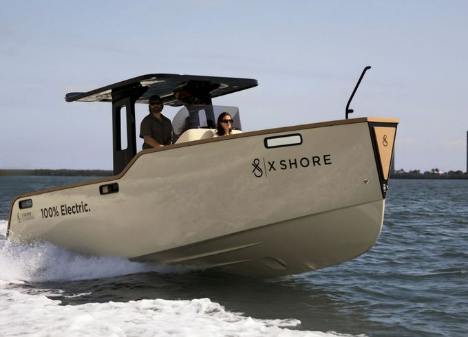 Motorboat Xshore Eelx 8000 228hp