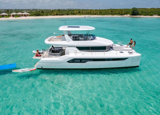 Motorboat Robertson &amp; Caine Leopard 53ft 740hp