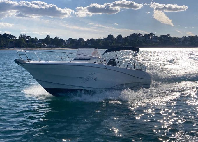 Motorboat Jeanneau Superbe Cap Camarat 7.5 Open 225hp