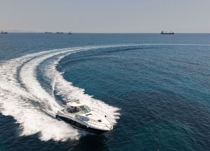 Motorboat Sea Ray sundancer 900hp
