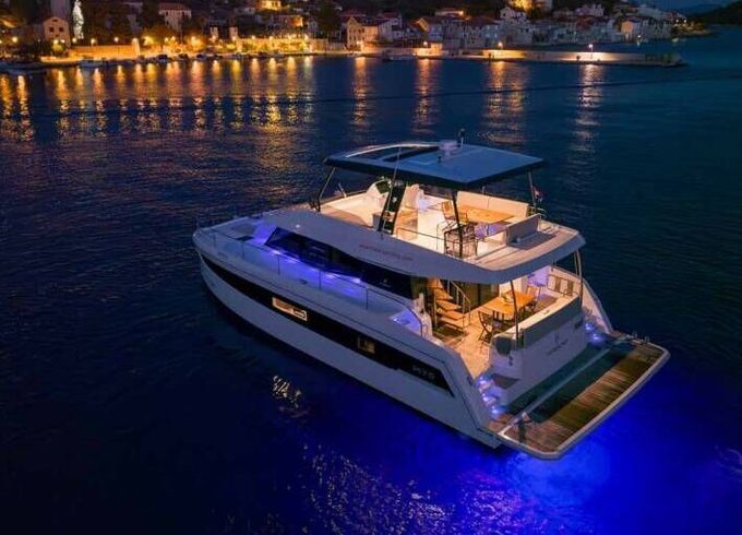 Motorboat Fountaine Pajot MY.6 960hp