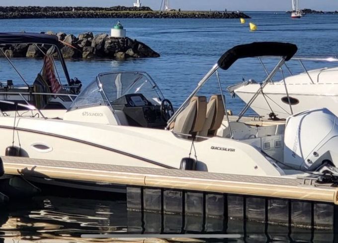 Motorboat Quicksilver 675 sundeck 200hp