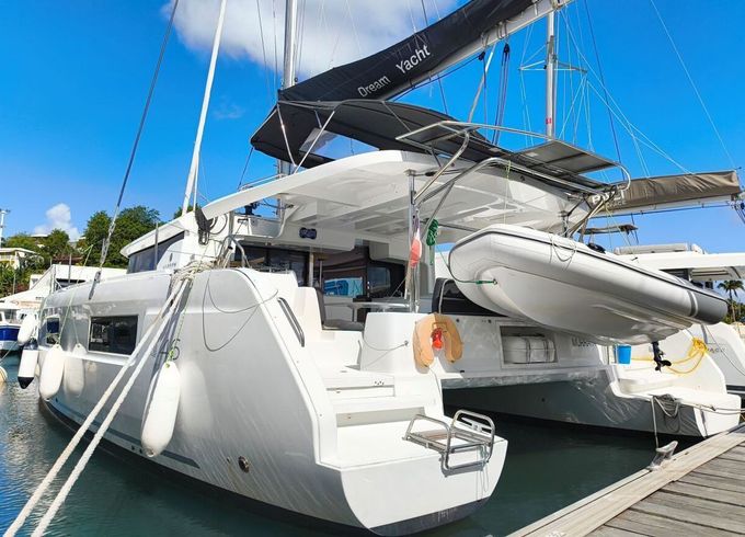 Catamaran Lagoon-Bénéteau Lagoon 46 - 4 + 2 cab. 13m