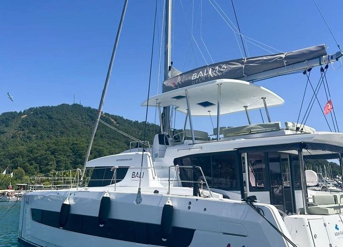 Catamaran Catana Group Bali 4.6 - 5 + 1 cab. 14m