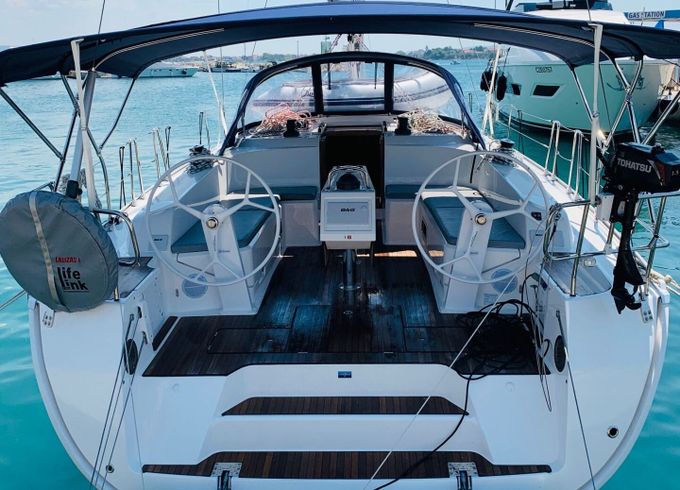 Sailboat Bavaria Cruiser 46 14.27m