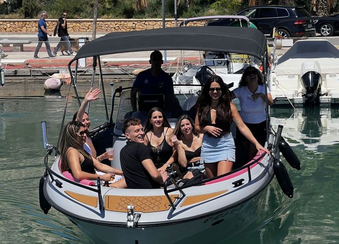 Motorboat Aqua 24 S7 130hp
