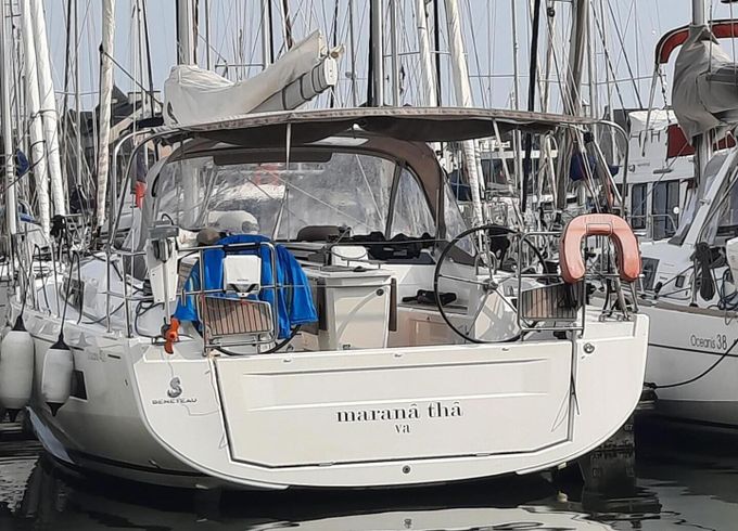 Sailboat Beneteau Oceanis 40 12m