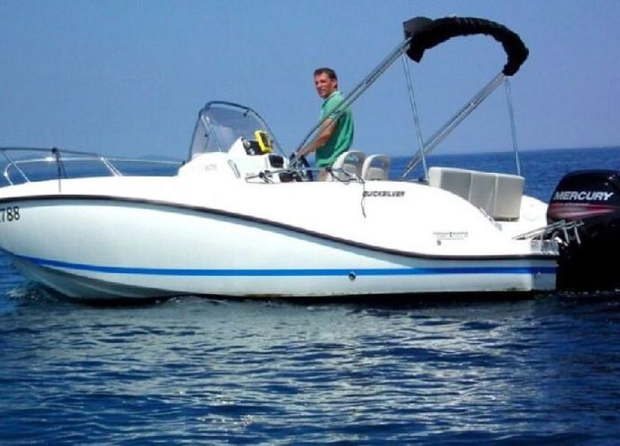 Motorboat QUICKSILVER 675 150hp
