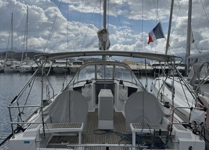 Sailboat BENETEAU OCEANIS 38.1 11.5m