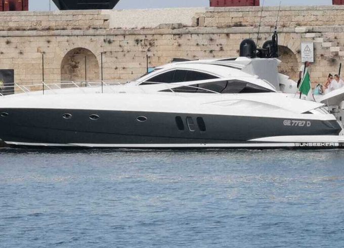Motor yacht Sunseeker Predator 68 3100hp