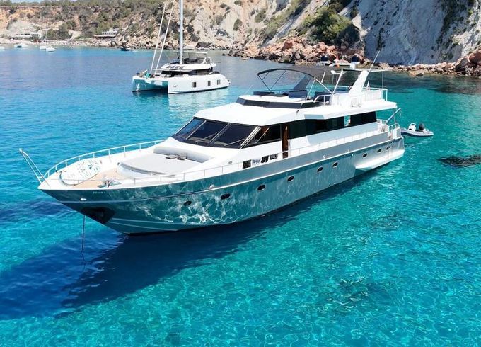 Motor yacht Canados 88 2200hp