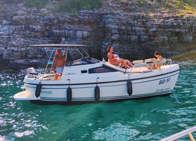 Motorboat Delphia Nano