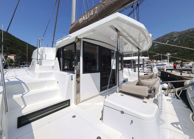 Catamaran Catana Group Bali 4.2 - 4 + 1 cab. 12m