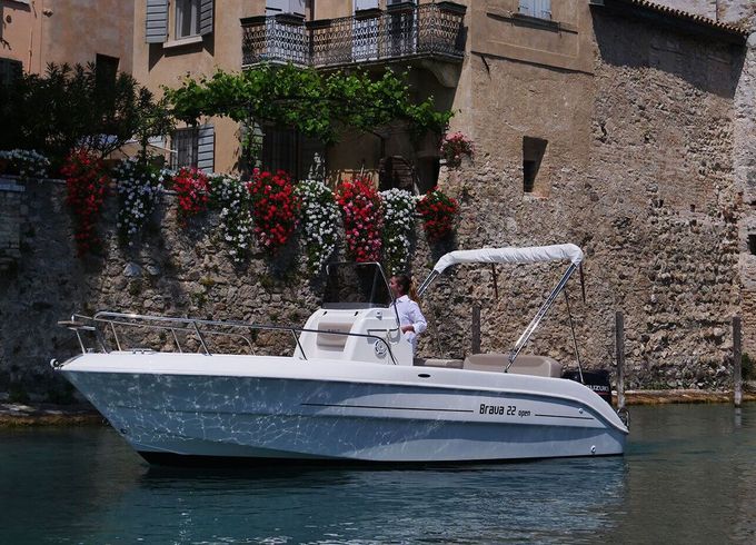 Motorboat Mingolla BRAVA 22 - SENZA SKIPPER 150hp