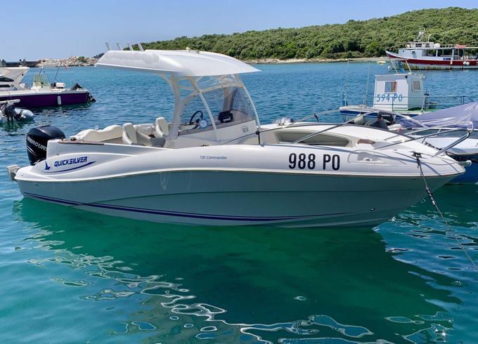 Motorboat QUICKSILVER 720 COMMANDER 225hp