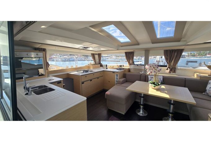 Catamaran Fountaine Pajot Elba 45 13m