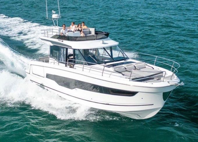 Motor yacht Jeanneau MF 1295 fly 900hp