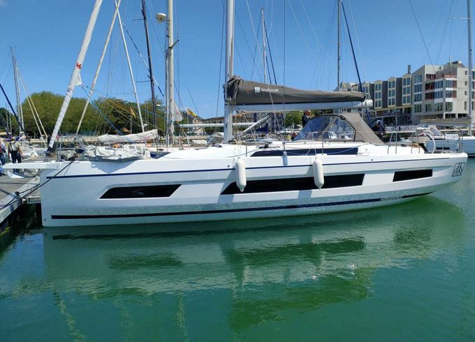 Sailboat Dufour 41 12m