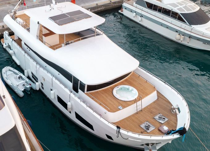 Motor yacht Custom 5 Cabin Trawler Yacht with Jacuzzi 1300hp