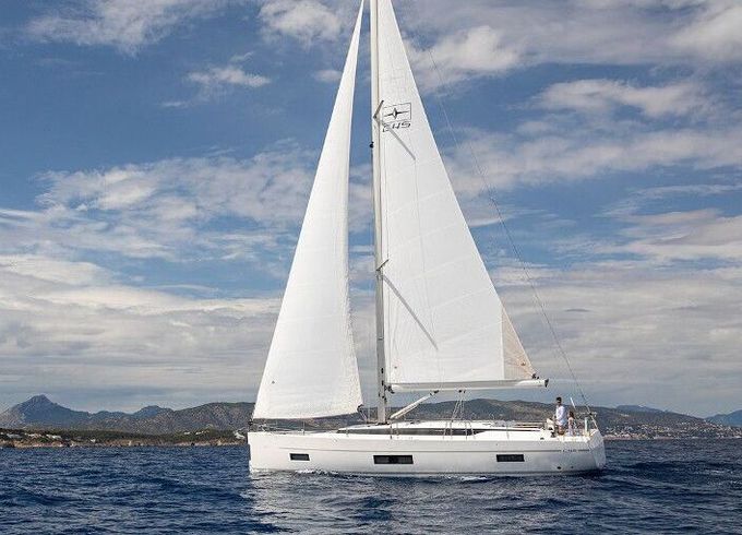 Sailboat Bavaria C45 Style 14m
