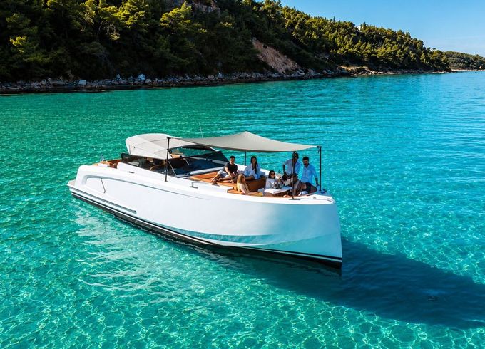 Motor yacht Vanquish Yachts VQ43 Mk2 880hp