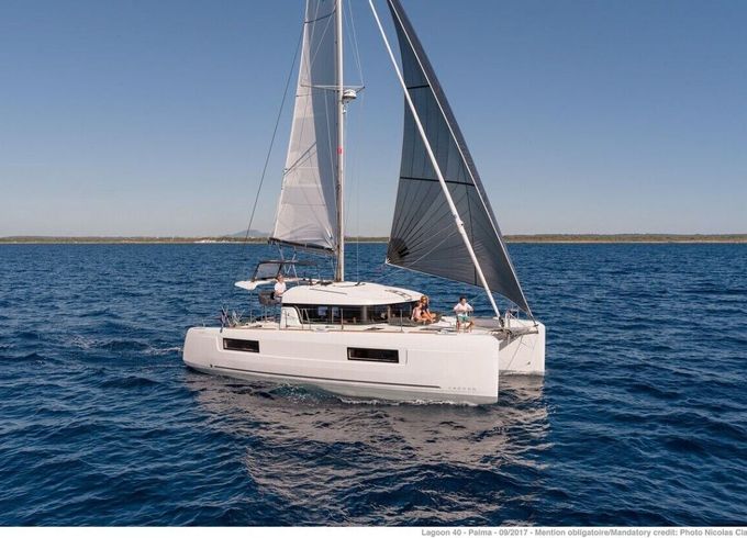 Catamaran Lagoon-Bénéteau Lagoon 40 - 4 + 2 cab 11m