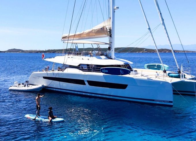 Catamaran Fountaine Pajot Alegria 67 20.36m