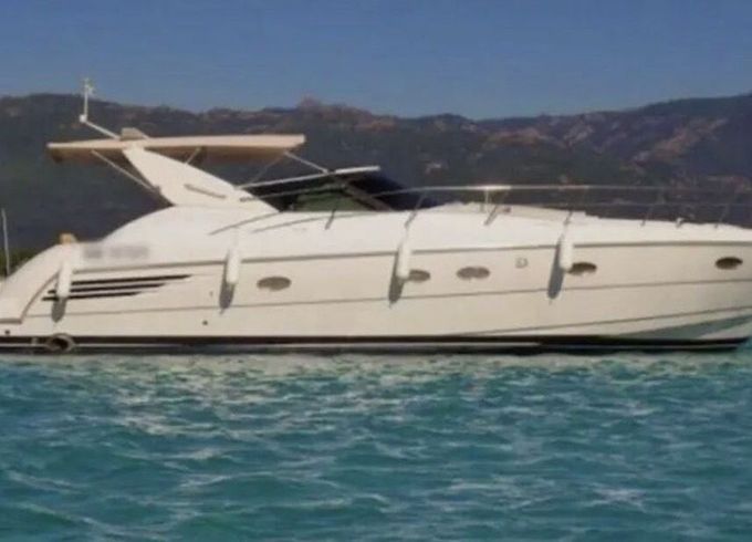 Motorboat Trojan Carver Express 440 1000hp
