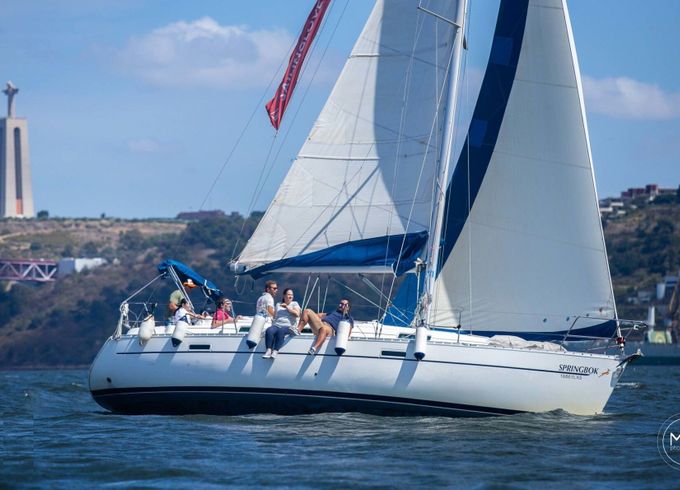 Sailboat Beneteau Oceanis Clipper 331 10m