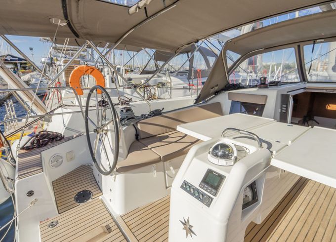 Sailboat Jeanneau Sun Odyssey 410 12m