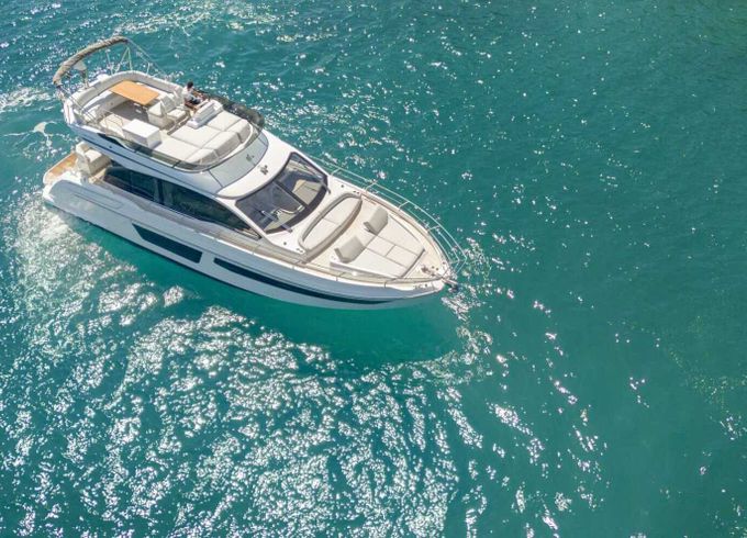 Motor yacht Azimut 53fly